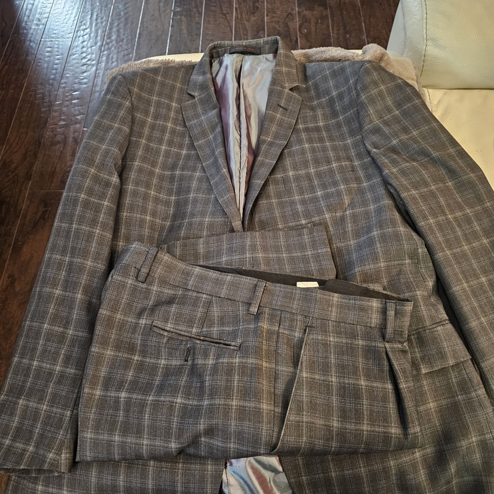 Charcoal Gray Plaid Men's Suit 46R Regular Fit